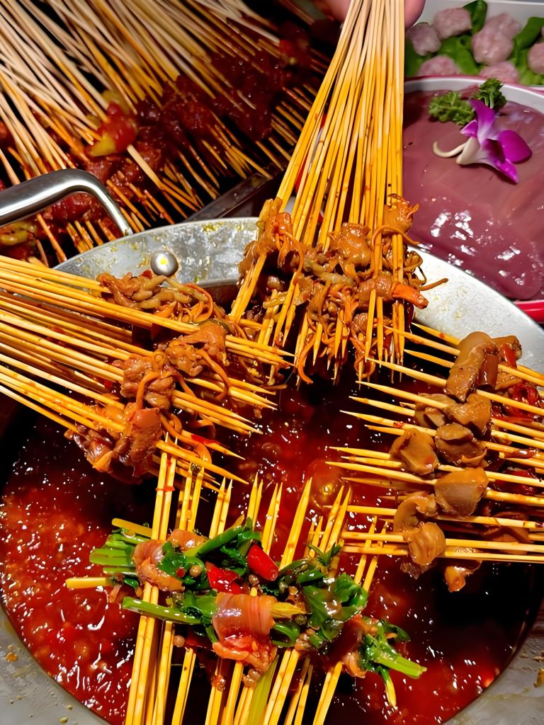 Chengdu Skewers ；Sichuan Skewer Hot Pot；Spicy Skewers ；Street Food；Hot Pot on Sticks 